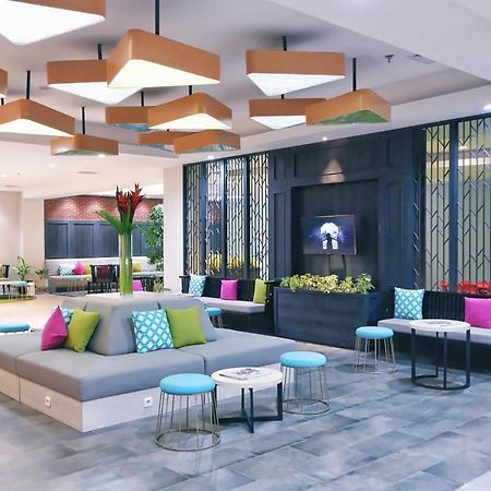 Palm Park Hotel Сурабая Экстерьер фото