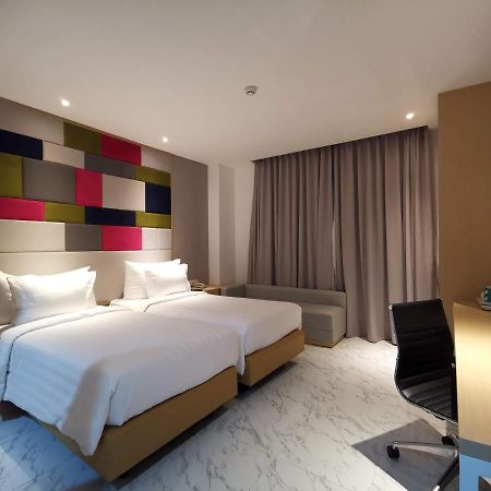 Palm Park Hotel Сурабая Экстерьер фото