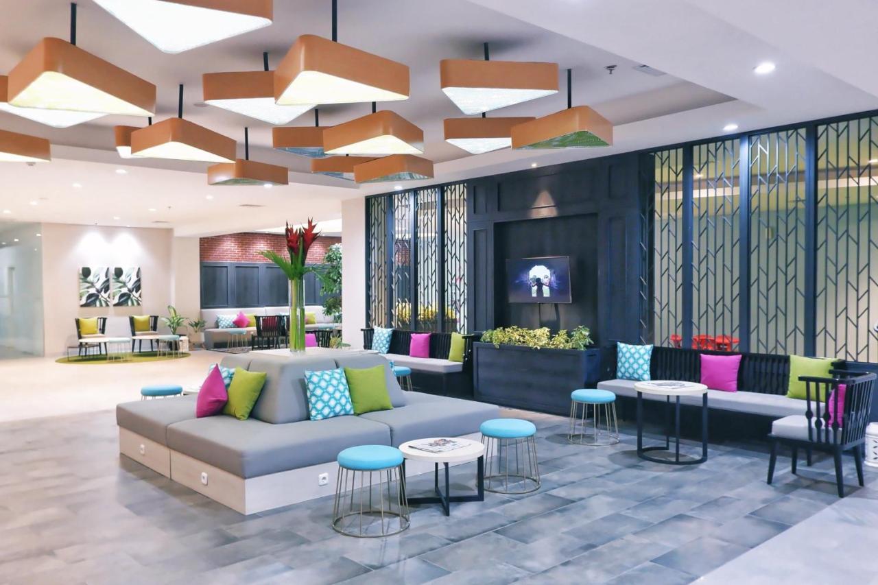 Palm Park Hotel Сурабая Экстерьер фото