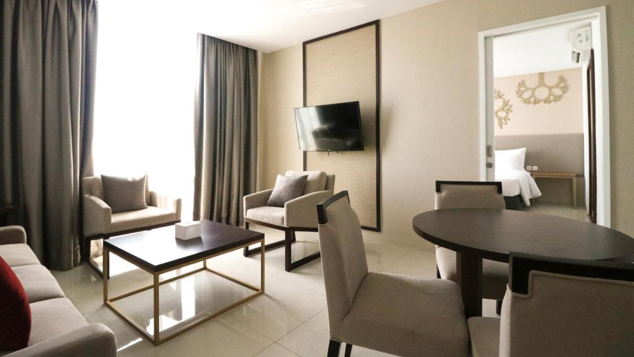 Palm Park Hotel Сурабая Экстерьер фото